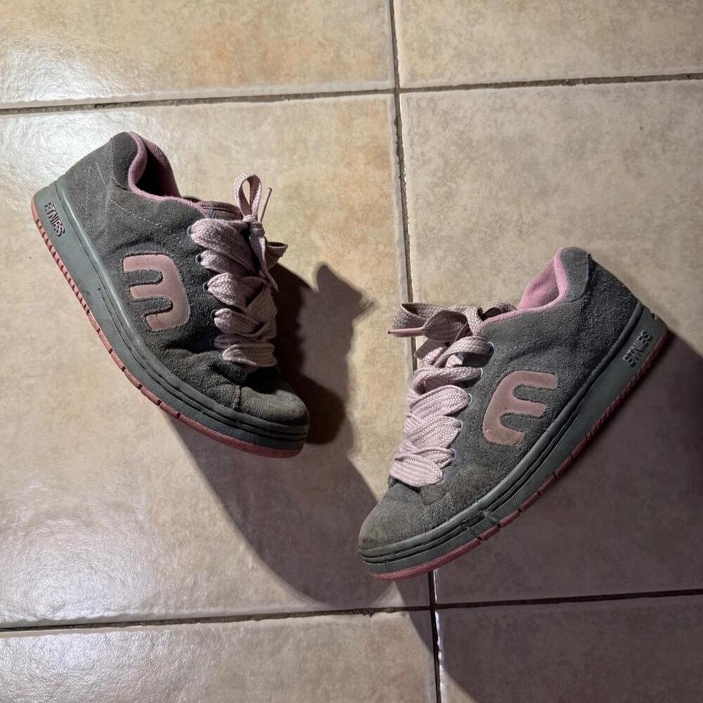 Vintage y2k etnies calcutta gray Shoes Size 8.5 in Womens